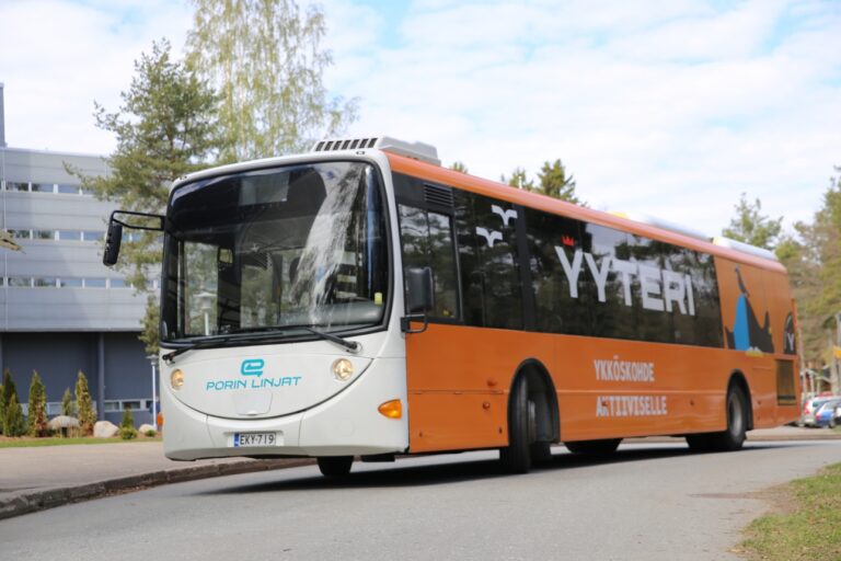 Yyteribussi kuljettaa kesällä matkakeskukselta suoraan rannalle