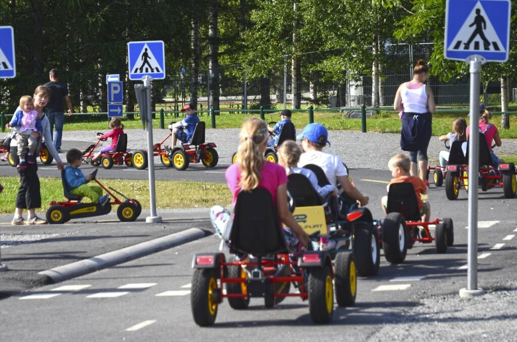 Lapsia liikennepuisto Vinkkarissa