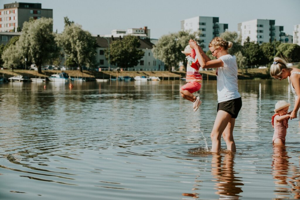 Kirjurinluoto, Strand
