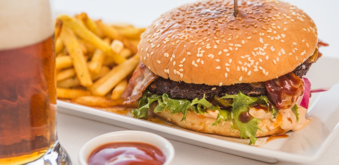 Amado, close-up of a hamburger meal
