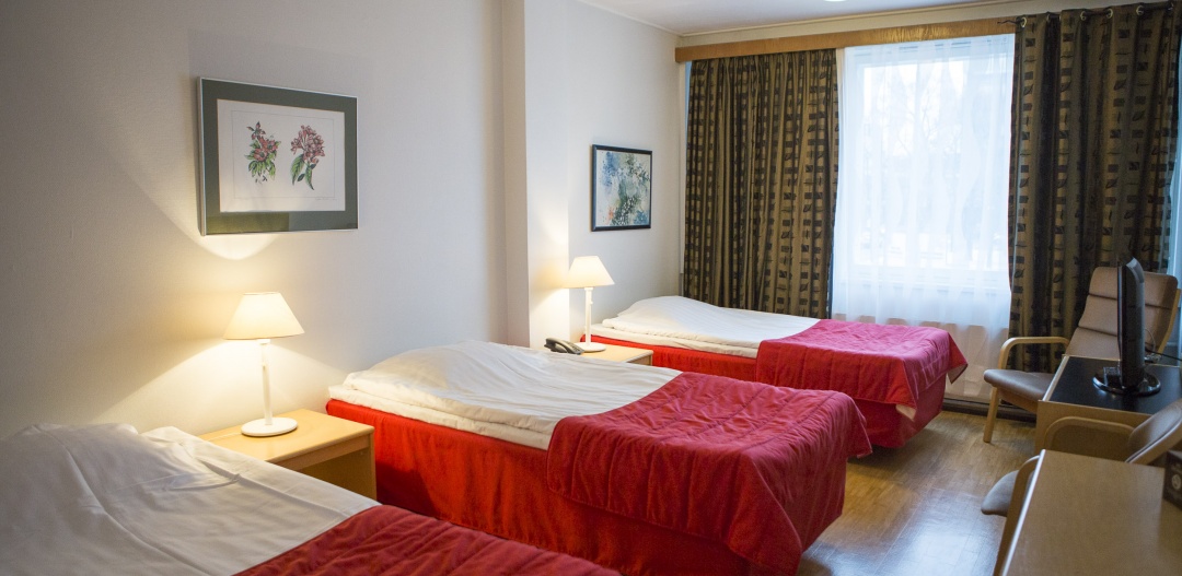 Amado, hotel room