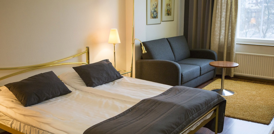 Amado, hotel room