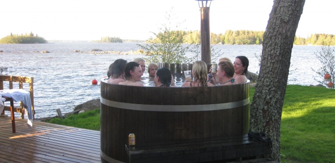 Anttoora, bathing tub