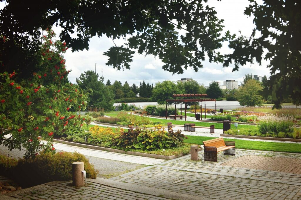 Kirjurinluoto, Gartenpark