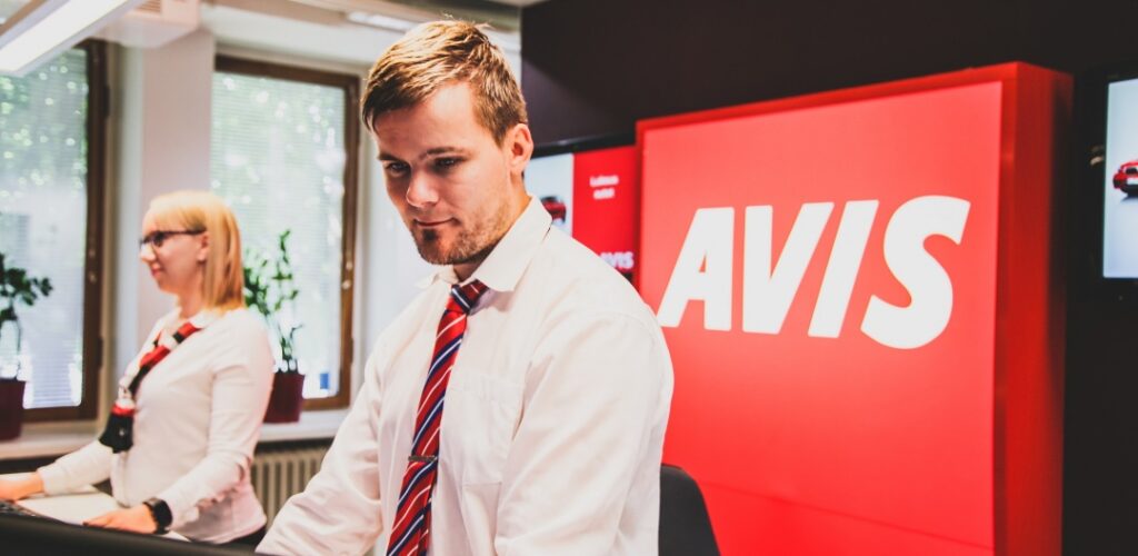 Avis Autovuokraamo, asiakaspalvelija