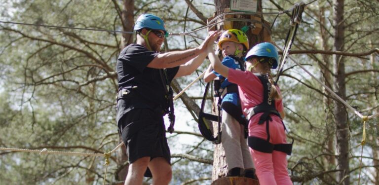 Huikee, father and children on the climbing track
