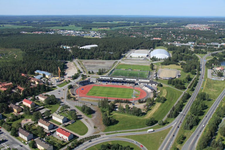 Ilmakuva Isomäen alueesta, jossa mm. Karhuhalli, stadion,