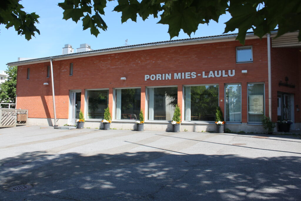 Porin Mies-laulun talo sisäänkäynti