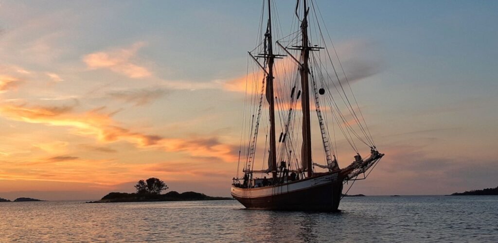 Kaljaasi Ihana at sea