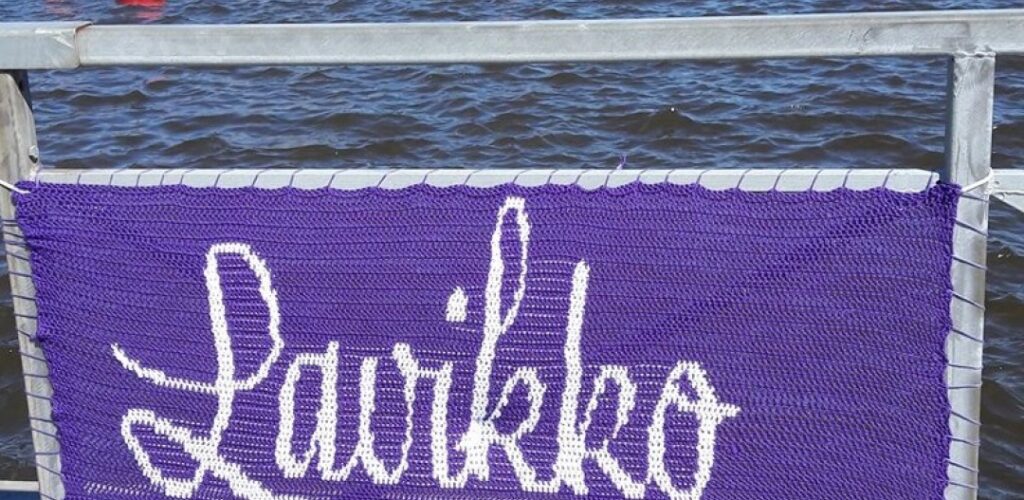 Lavikon logo virkattuna