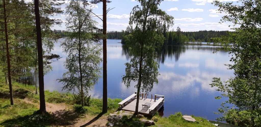 Loma Aallot, mökin ranta
