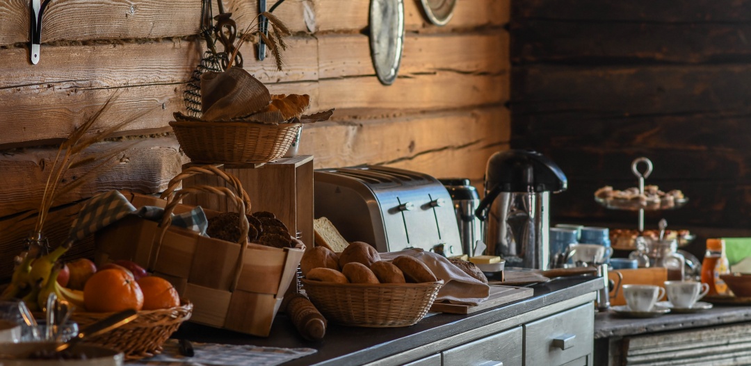 Lounas-kahvila Harjun tupa, rustic breakfast serving