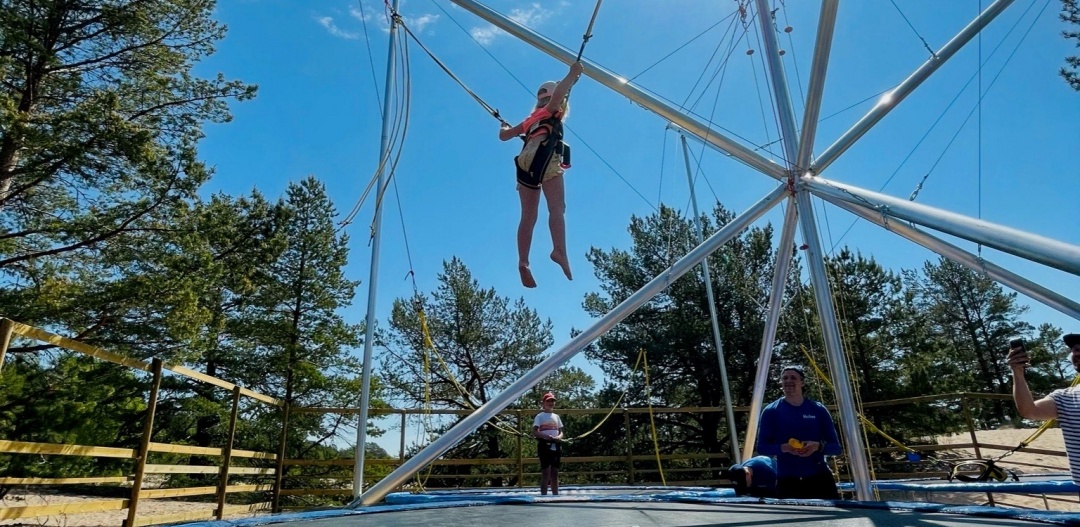 Huikee trampolin park, child jumping on the trampoline