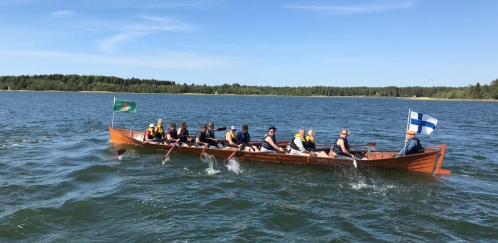Vuokrataan kirkkovene, kirkkovenesoutua