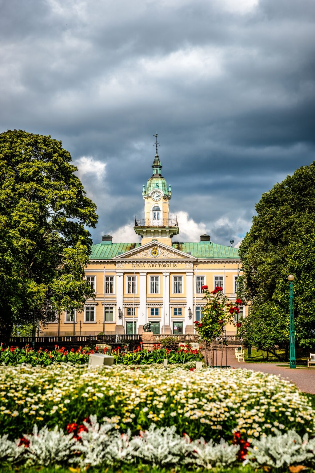 Raatihuone building