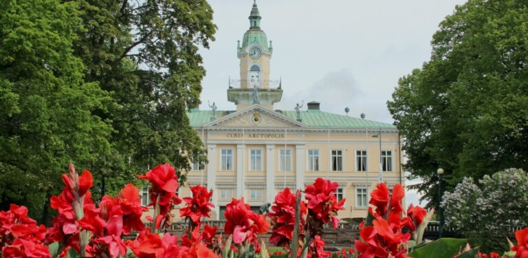 Raatihuoneenpuisto Pori