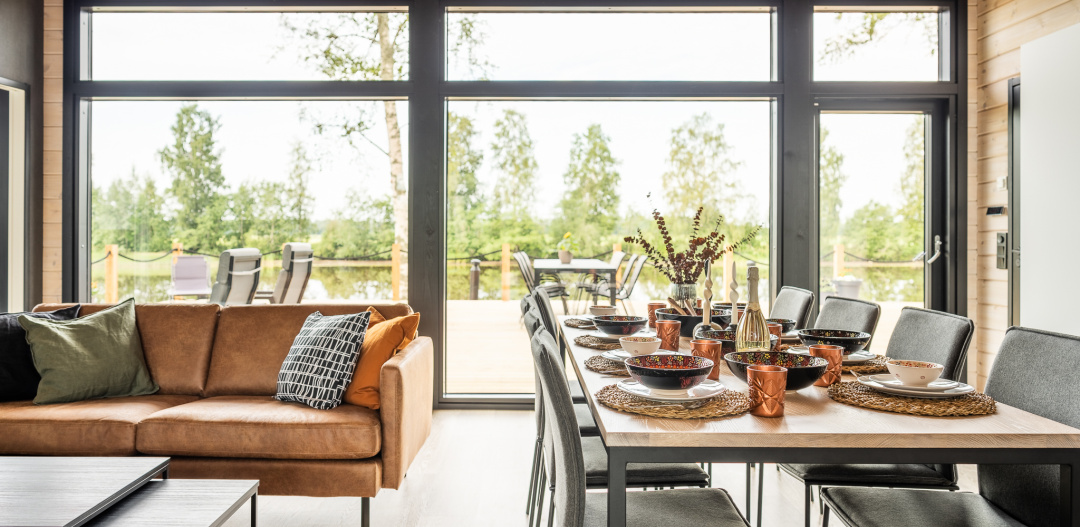 Villa Suisto living room and dining group