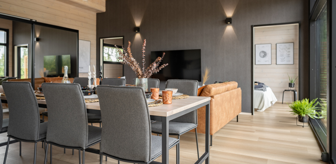 Villa Suisto dining group