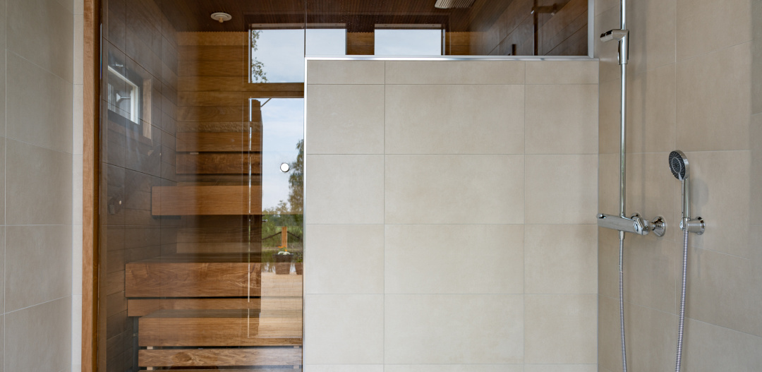 Villa Suisto sauna and shower room