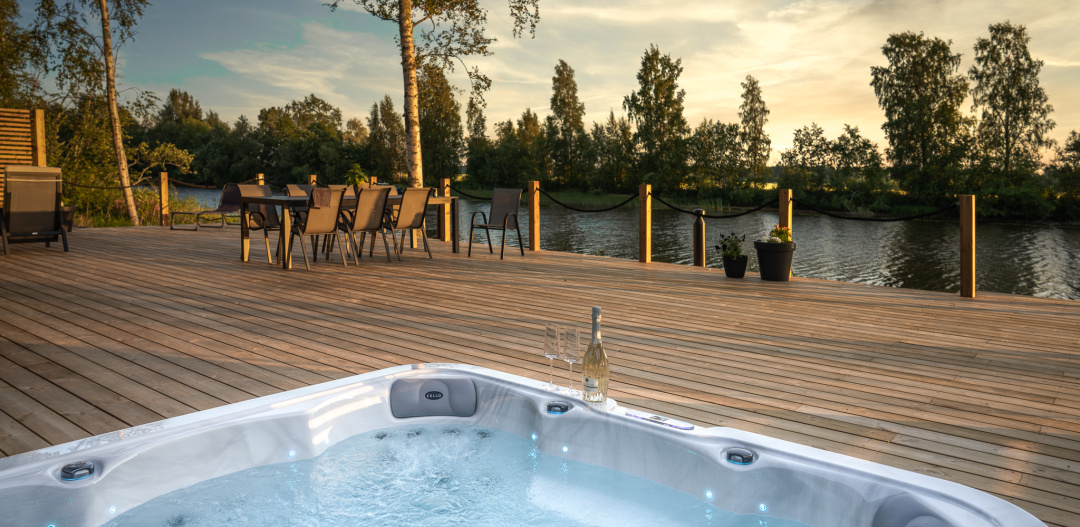 Villa Suisto jacuzzi and terrace