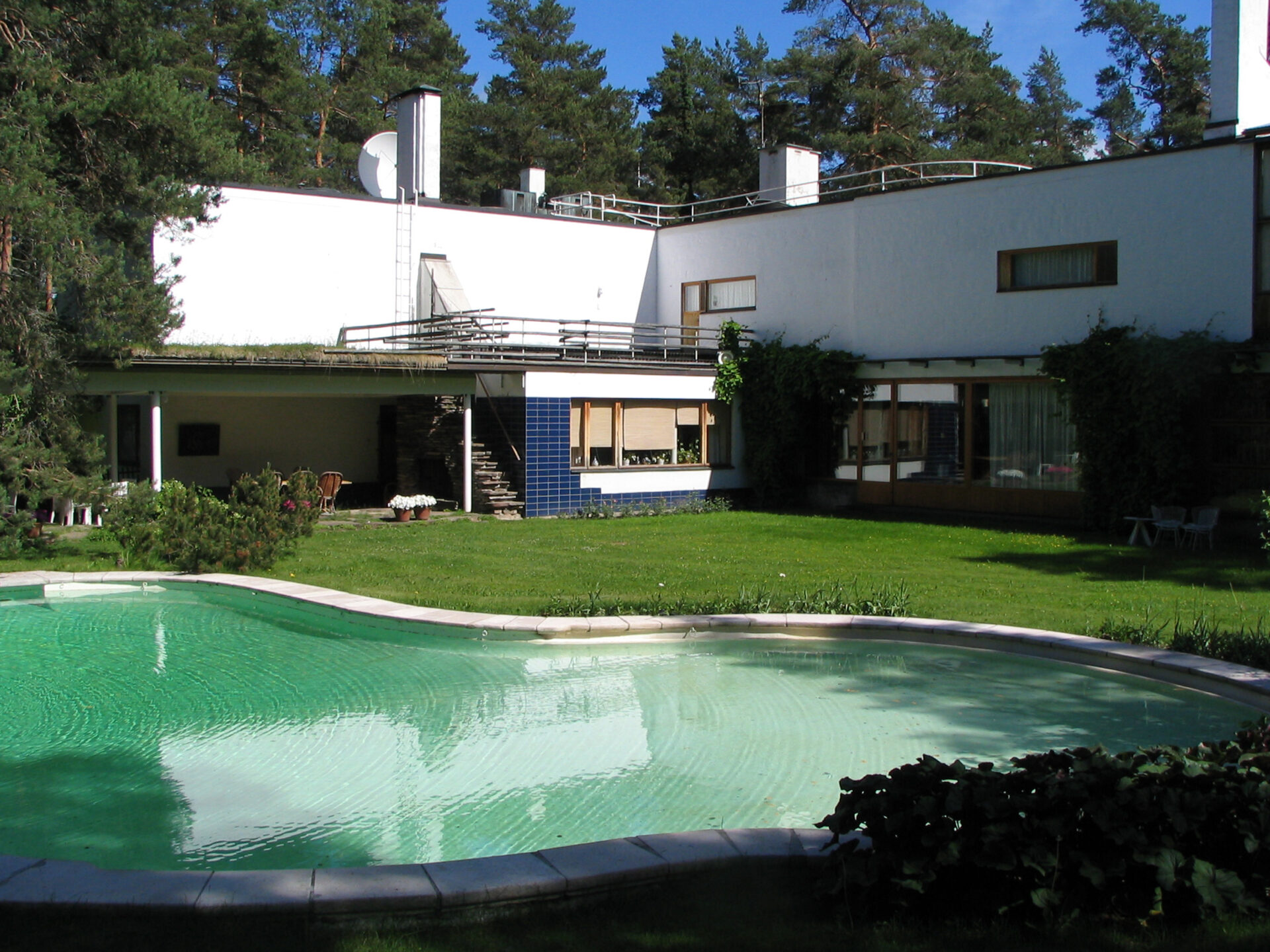 Villa Mairea, outdoor photo from the courtyard