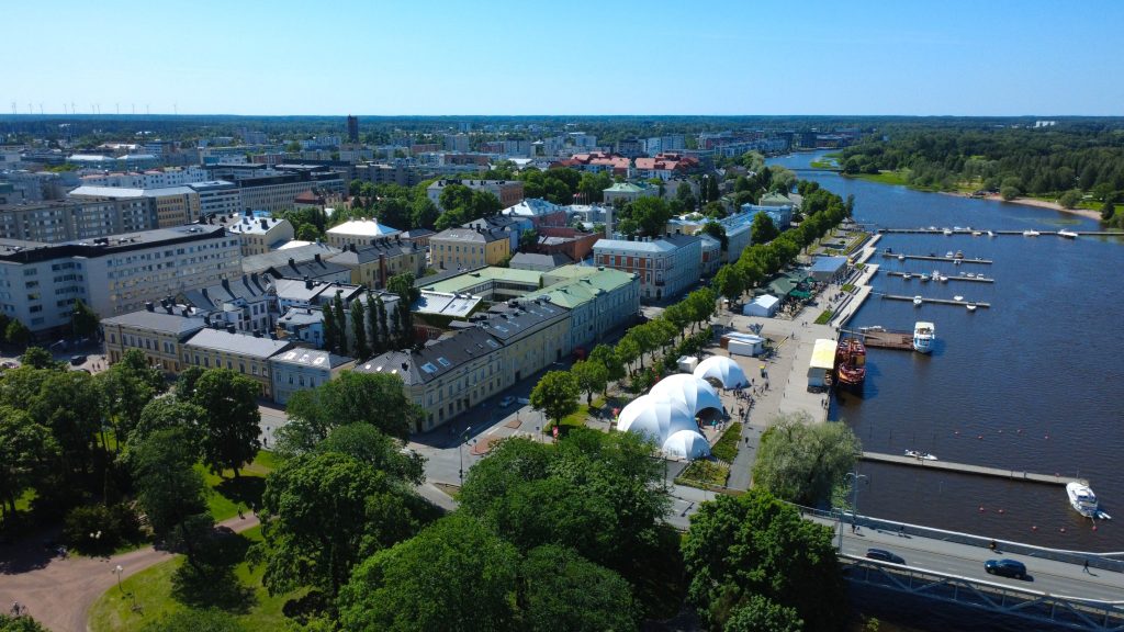 Ilmakuva Poruin Etelärannan alueesta kesällä