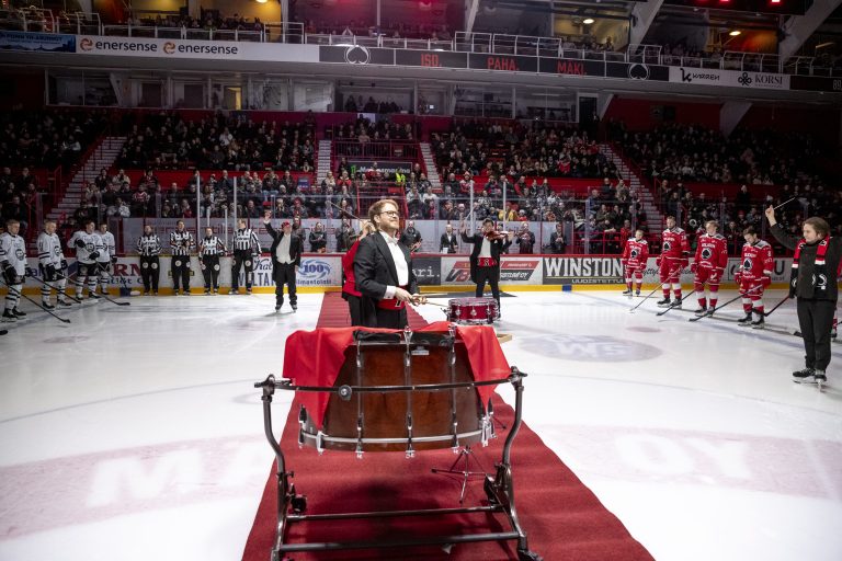 Porilainen kulttuuri-ilta jääkiekko-ottelussa