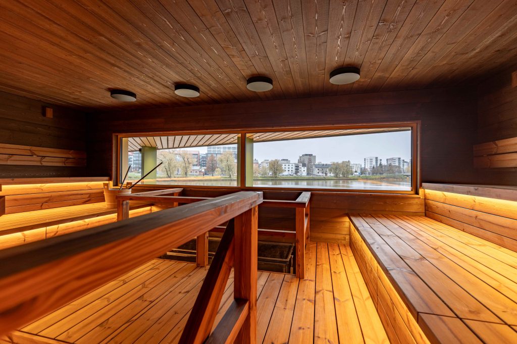 Rauha Sauna & Loungen maisema ikkunasta saunasta.