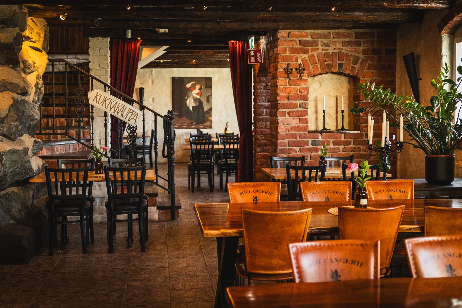 Ravintola Siltalyhdyn ravintolasalia.