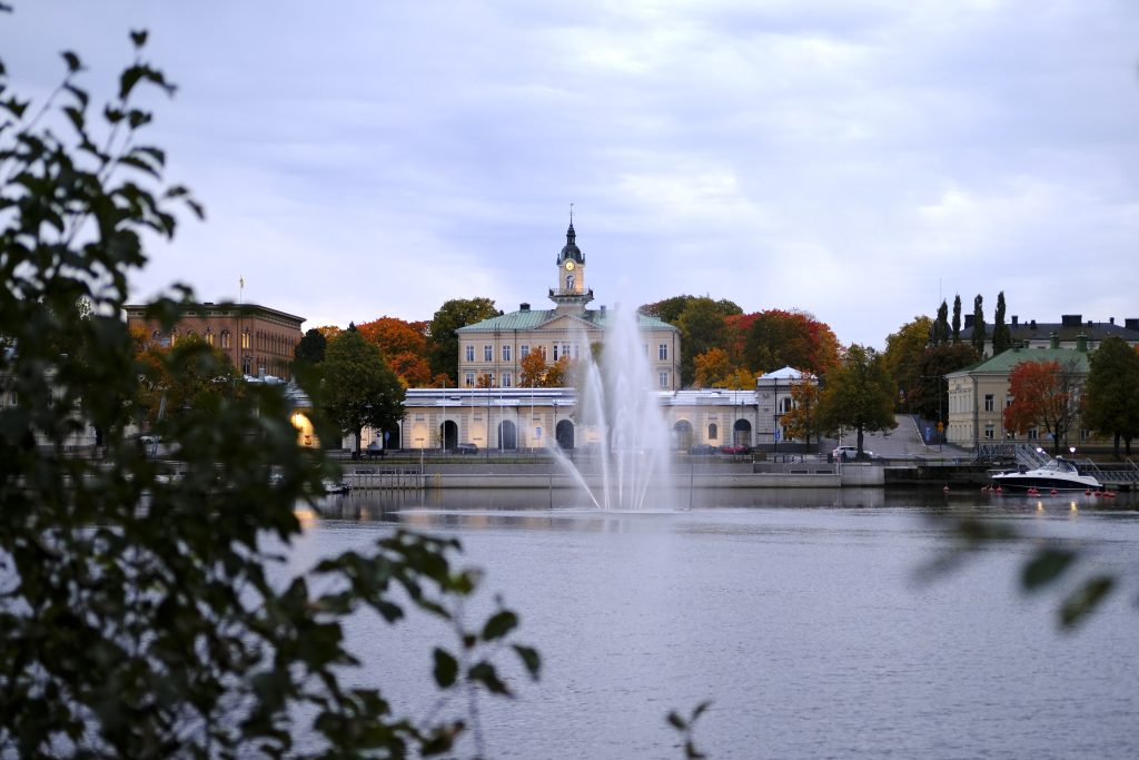 Eteläranta syksyisessä hämyssä